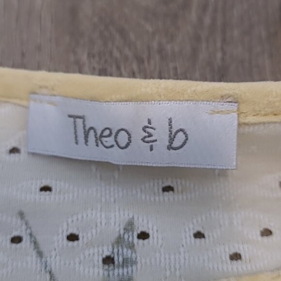 Theo & b Size 1X Made in Canada Yellow Floral Print Top - Picture 6 of 8